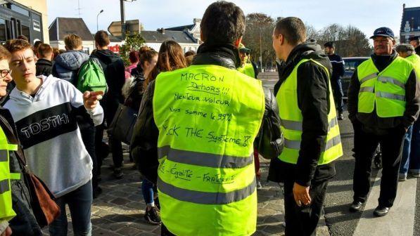 Francia,gilet gialli a Disneyland: parcheggi gratis per i visitatori