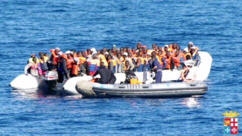 Migranti, boom di sbarchi in Europa Ue: 700 mln per aiuti