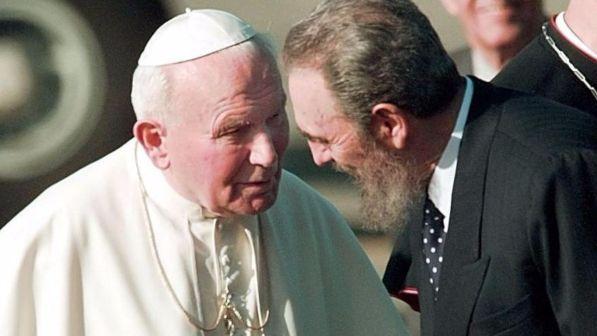 Castro, il comunista amico dei papi: "Regalamelo un Padre Nostro", gli chiese a L'Avana Francesco