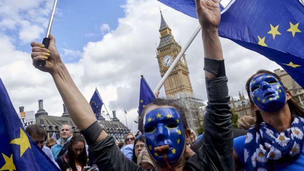 Brexit, Londra si prepara a uno "scenario da apocalisse"