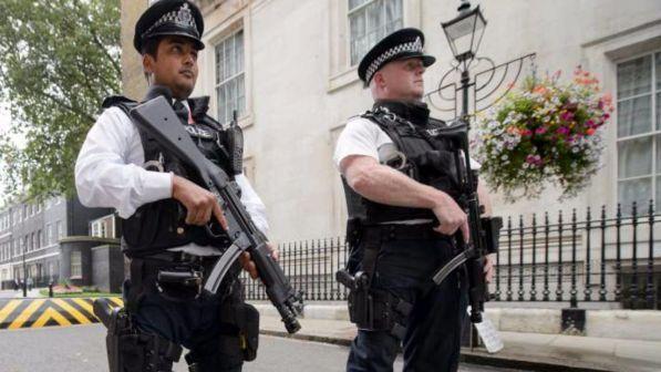 Londra, 20enne accoltellata in strada in pieno giorno