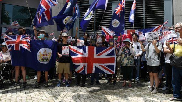 Hong Kong, sit-in davanti al Consolato britannico