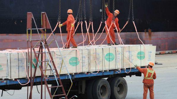 Dazi, scatta la rappresaglia di Pechino: tasse sulle importazioni dagli Usa