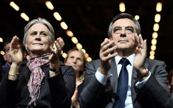 Francia, il candidato all'Eliseo Fillon affonda per lo scandalo della moglie