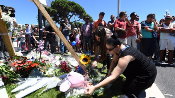 L'Isis rivendica la strage di Nizza, fermate altre due persone vicine al killer