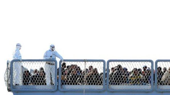 Migranti, sbarcheranno in Italia i 42 salvati dalla Marina Usa
