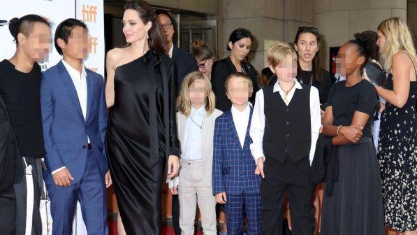 Angelina Jolie: "E' dura essere sola, ma sono una guerriera e ciò che conta è la felicità dei miei figli"