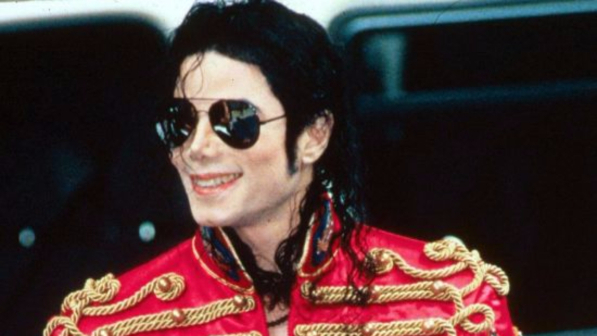 Michael Jackson, materiale pedopornografico nella villa? Il suo avvocato: "Tutto falso"