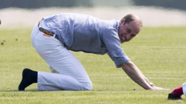 Principe William, riscaldamento yoga... ma sempre di classe