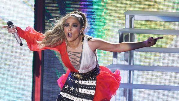 Jennifer Lopez, sexy e scatenata a Miami per Hillary Clinton