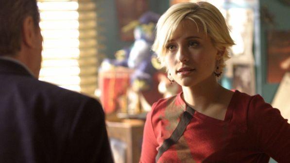 Allison Mack, star della serie tv "Smallville" reclutava donne/schiave per setta a sfondo sessuale
