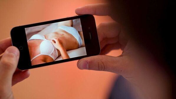 Revenge porn, pubblica online foto intime della ex: denunciato 31enne catanese