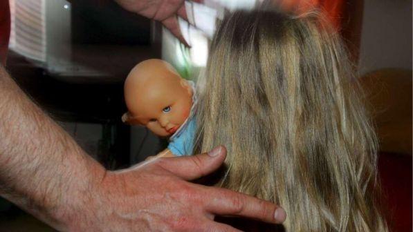 Violenze sessuali sulle 3 nipotine: arrestato 71enne nel Brindisino