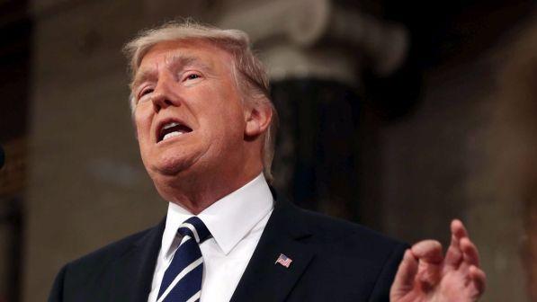 Flop di Trump sull'Obamacare, il presidente accusa ultraconservatori