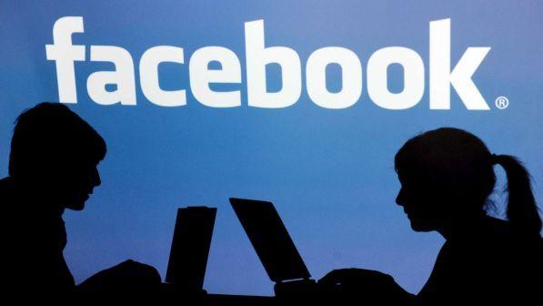 Pavia, apre profilo Facebook al fidanzato e poi cambia password per vendetta: condannata