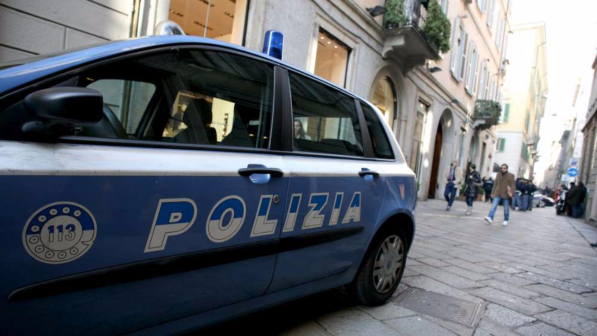 Milano, rapina alle poste: poliziotto ferito da pallottola