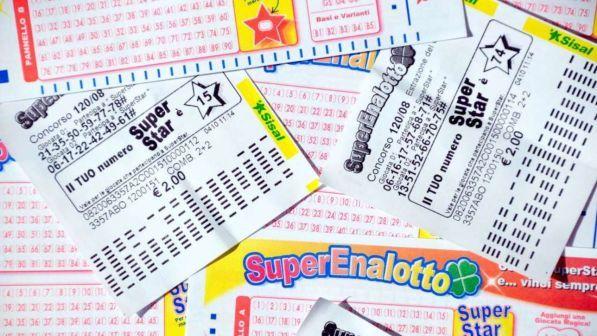 Superenalotto, i numeri vincenti: 5 - 17 - 37 - 40 - 55 - 79