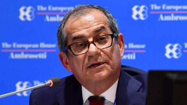Tria: "Se non vinciamo scommessa su crescita, cambieremo la Manovra"