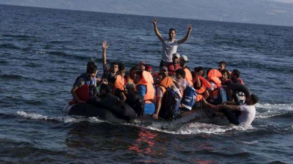 Migranti, Avramopoulos (Ue): tutte Ong aderiscano al codice condotta