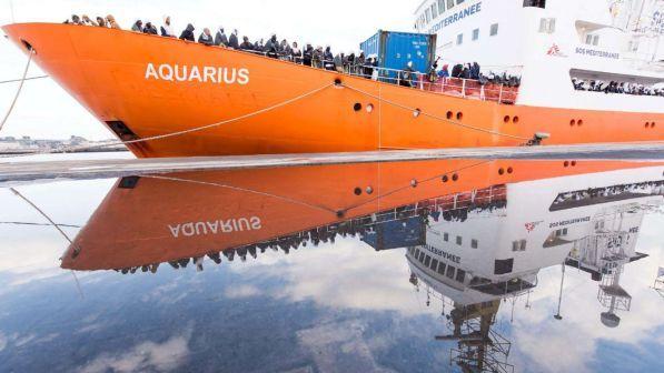 Migranti, Spagna accoglierà l'Aquarius | Sos Méditerranée: pericoloso arrivare a Valencia