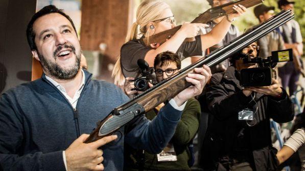 Salvini avvisa i sindaci: "Distratti sull'illegalità? Ci sono i prefetti"