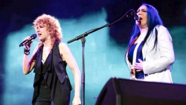 Loredana Bertè, festa all'Arena di Verona con le amiche tra musica, lacrime e abbracci contro il femminicidio
