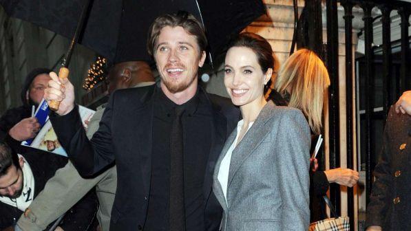 Angelina Jolie dimentica Brad Pitt, il nuovo amore è Garrett Hedlund