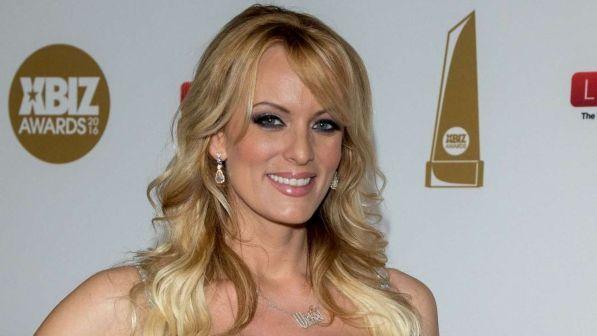 Usa, Daniels fa causa a legali: "Insabbiarono mia storia con Trump"