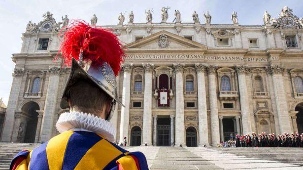 Anche il Vaticano diventa plastic free: stop alla vendita della monouso