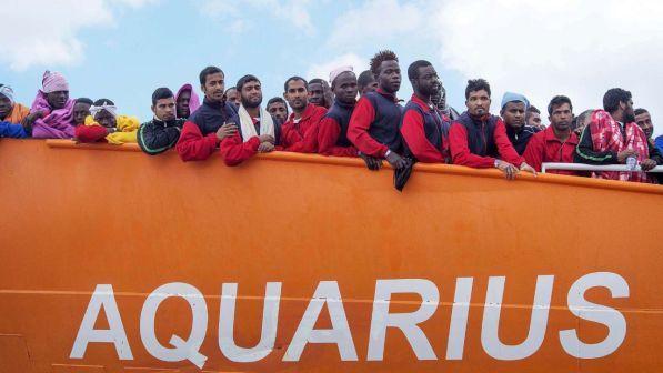 Migranti, ministro francese: "Italia aiutata poco dall'Ue"