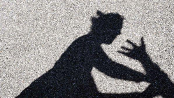Biella, violenza sessuale su 4 allievi: prof arrestato