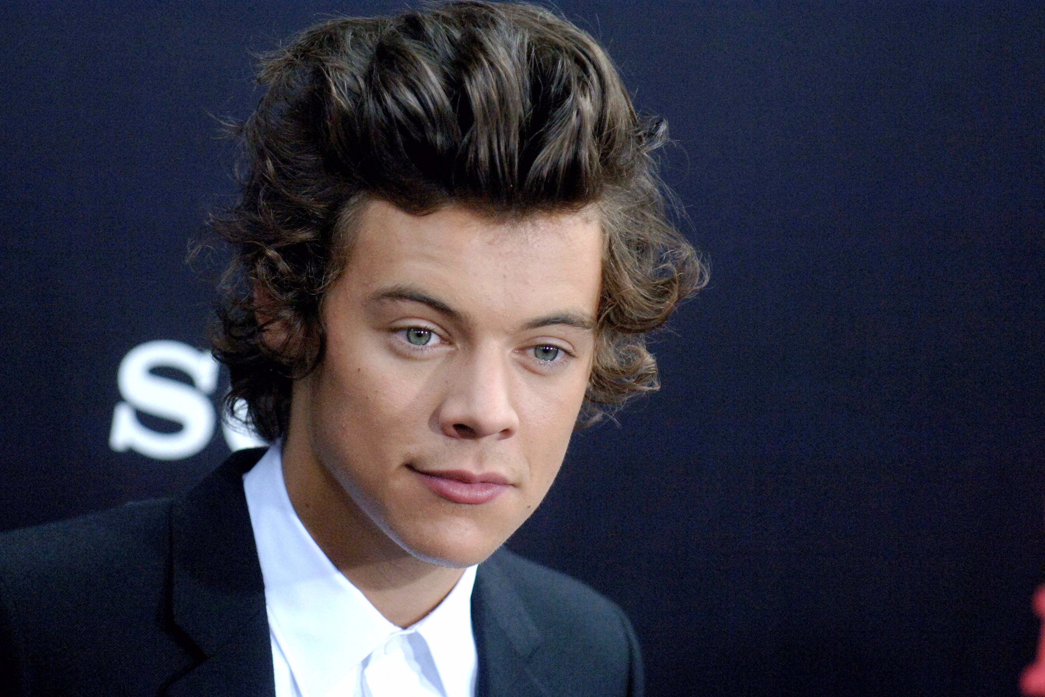 One Direction, anche Harry Styles firma un contratto solista