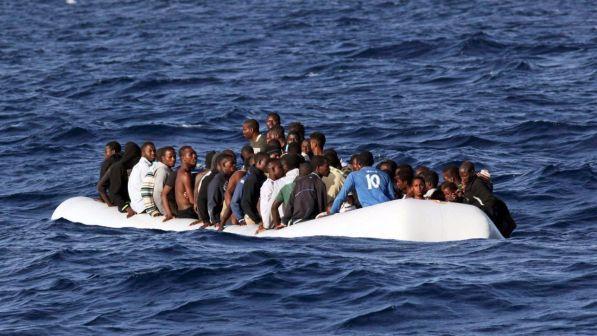 Migranti, continuano gli sbarchi: in 546 a Pozzallo, 16 ricoverati