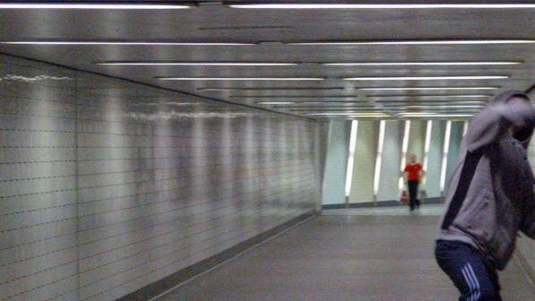 Cremona, gli lanciano monetine in classe: prof denuncia studenti