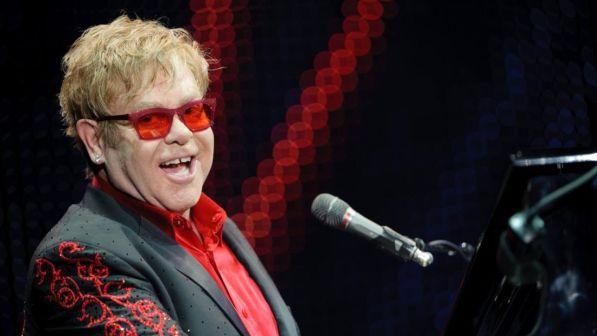 Musica, Elton John annuncia il ritiro: "Prossimo tour sarà l'ultimo"