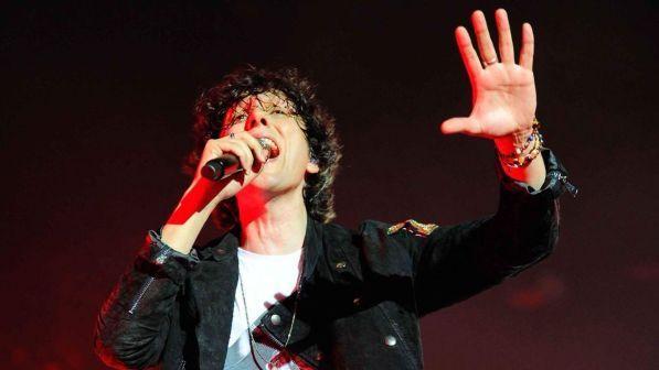 Ermal Meta, la prima volta al Forum tra sold out, emozioni e grandi ospiti
