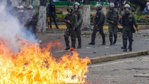 Scontri in Venezuela, manifestante 20enne ucciso a Barquisimeto