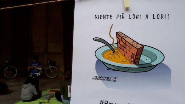 Lodi, bimbi esclusi da mensa scolastica: ora serve il certificato del Consolato di appartenenza