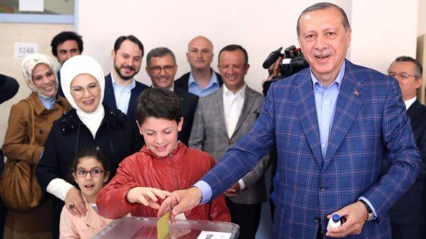 Turchia, Erdogan: "La questione del referendum è chiusa"