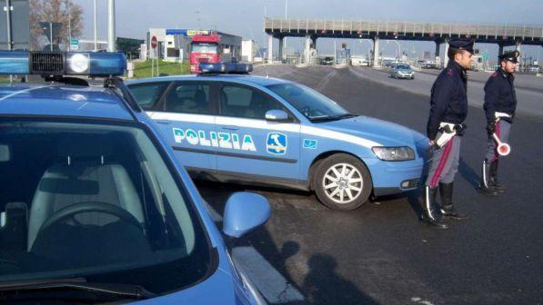 Massa Carrara, spara a casellante dell'A15 e fugge: caccia all'uomo