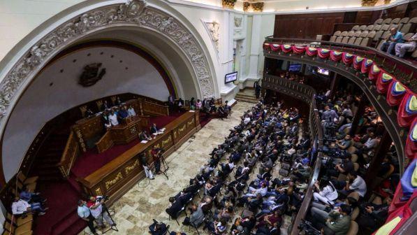 Venezuela, vietato l'accesso in Parlamento a deputati di opposizione