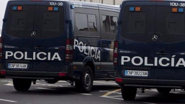 Spagna, uccide la madre e la mangia a pezzi con il cane
