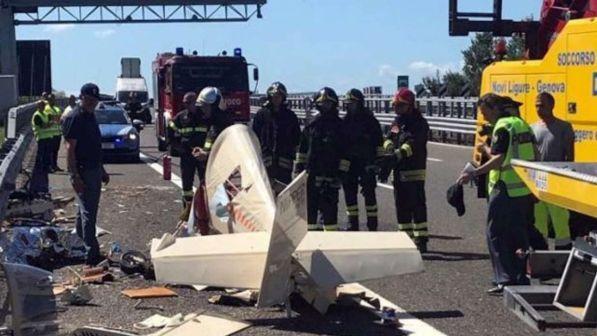 Alessandria, velivolo si schianta sull'autostrada: morto il pilota