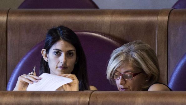 Roma, l'assessore all'Ambiente Paola Muraro: "Già offerte le mie dimissioni, deciderà il sindaco Raggi"