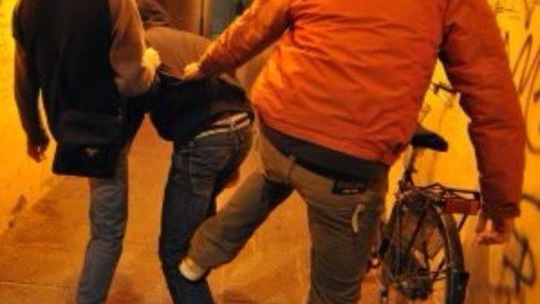 Disabile spintonato, la prof dà una nota al figlio della collega, ma i genitori: "Si scusi"