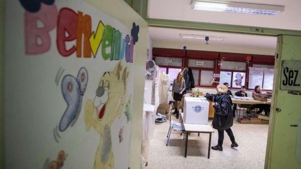 Regionali, affluenza ore 12: in Lombardia 19,92%, nel Lazio 17,33%