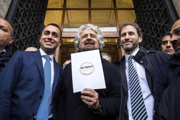 M5s, il simbolo (anche) a Casaleggio: concesso l'uso a Rousseau