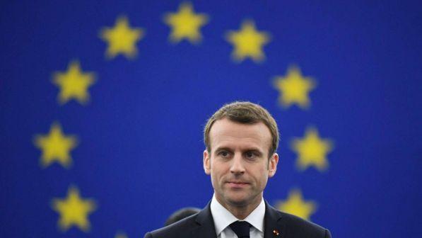 Francia, Macron: "Per difenderci serve un vero esercito europeo"