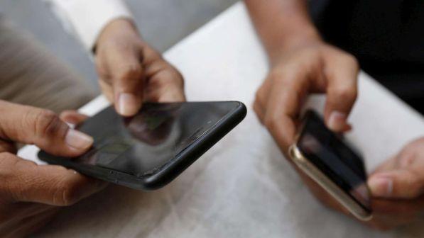 Smartphone e tablet, l'appello dei pediatri: "Mai prima dei due anni"