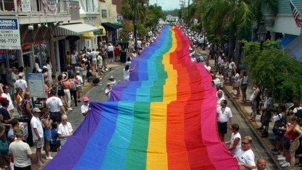Torino, in dieci aggrediscono il vicino di casa gay: "Ricchione ti ammazziamo"